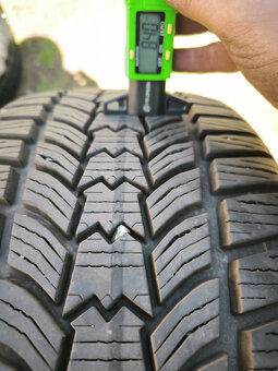 4x zimní pneu 225/40 r18 (8mm, 2021) - 7