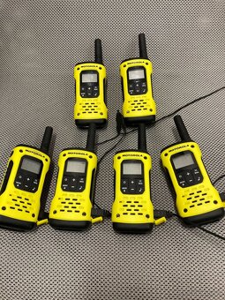 Vysílačky Motorola – 6 ks + nabíječky – TOP stav - 7