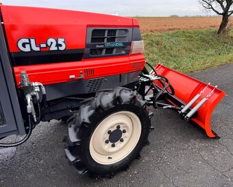 Japonský traktor KUBOTA GL 25
Diesel 3 válec, 25HP - 7