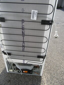 Nabízím menší lednici Elektrolux. Plně funkční.Boxy nepraskl - 7