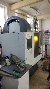 Centrum pro vrtání a řezání závitů HAAS DT-1 - 7