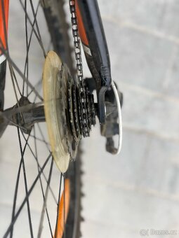 Prodám MTB dětské kolo Felt Q20S černá, 7 rychlostí - 7