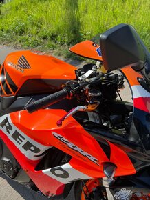 Honda CBR 1000rr repsol (2007) - 7