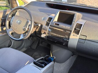Prodám Toyota Prius II. generace Hybrid 1.5 - 7