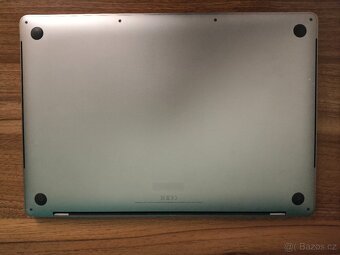 MacBook Pro 15 2018 | i7 • 16GB • 256GB - 7