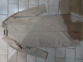 Dlouhý lehký kabát. - 7