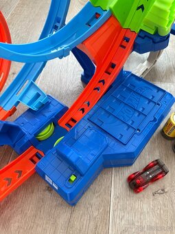 Hot Wheels dráha se čtyřmi smyčkami - 7