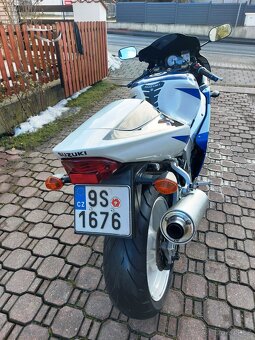 Suzuki GSXR 750 - 04/2002 - 7