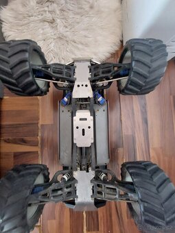 Traxxas E maxx 1/8 - 7