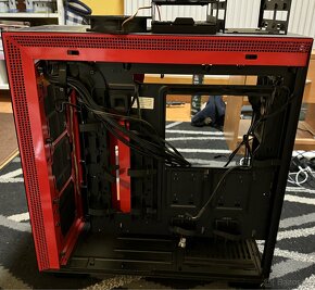 NZXT H700i Black/Red + NZXT hub + 5x ventilátory + 2 RGB LED - 7