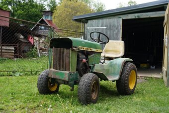 John Deere -traktůrek - 7