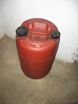 Plastové konve a soudky - 7