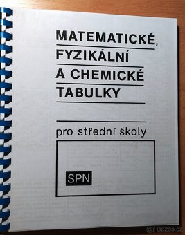 Učebnice chemie a angličtiny - 7