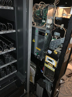 Prodám prodejní automat značky Vendo Sanden - 7