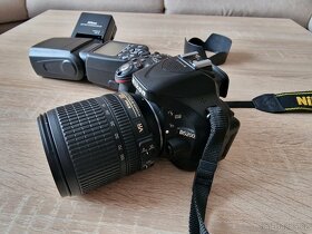 Nikon D5200 s Nikkor 18-105 + ext blesk a filtry - 7