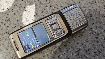 Nokia E65, volná na všechny operátory. - 7