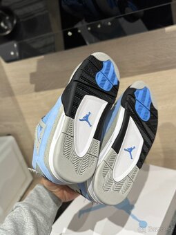 Air Jordan 4 Retro University Blue - 7