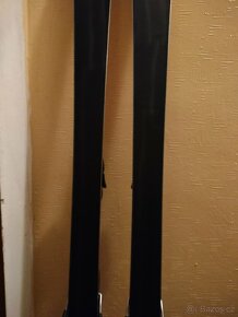 Prodám zánovní freestyle lyže ATOMIC 148cm dlouhé. - 7
