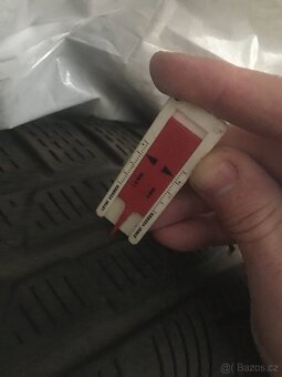 Prodám zimní pneu pirelli 225/55/17 - 7