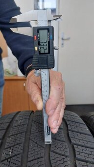 Prodám 4ks zimních pneu 285/45R20XL - 7