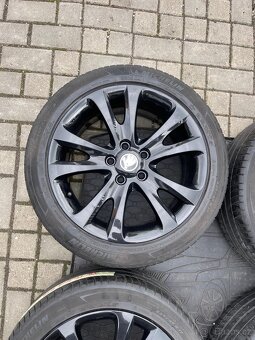 ORIGINÁL Alu Škoda TRIFID R17, 5x112 - TOP STAV, LETNÍ PNEU - 7