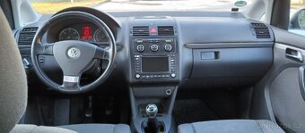 Volkswagen Touran – spolehlivý rodinný vůz - 7