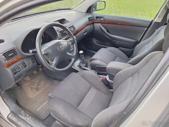 Toyota Avensis 2.0 - 7