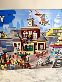 LEGO City 60271 Hlavní náměstí - 7