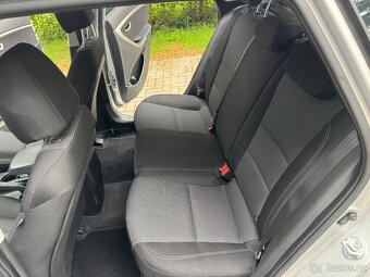 Hyundai i30 combi 1.6, benzín, 88 kW, 124 tis. km, stříbrná - 7