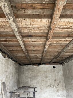 2 GARAZE VEDLE SEBE - Ostrava - Švermova - 7