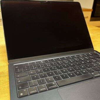 MacBook Air 13" 2022 M2 / 8GB / 516GB / Midnight - 7