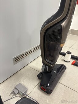 Vysavač tyčový Electrolux EERC72EB - 7