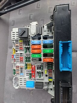 E90 e91. Napravnice ramena napravy brzdice TLUMIČE tehlice - 7