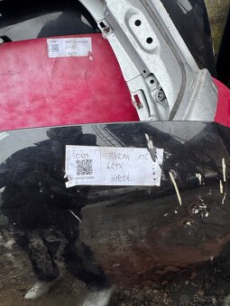 Díly Volksvagen VW Caddy Dveře VW T5 dveře kapota Golf 5-6 k - 7