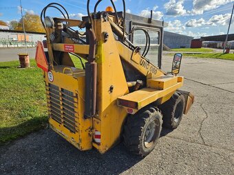 smykový nakladač UNC - 060  z provozu - 7