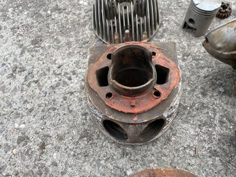 Motor jawa 250/559 Panelka rozebraný - 7