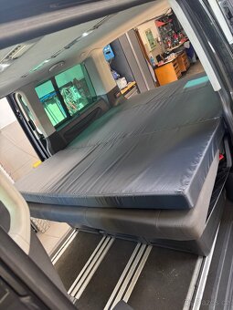 Lůžková úprava VW T5/T6 Multivan konzoly s deskou vč matrace - 7