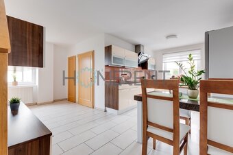 Pronájem rodinného domu 4+1, 140m² terasa, garáž, sklep - Pr - 7