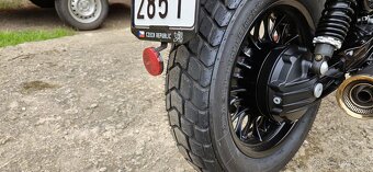 Moto Guzzi v9 Bobber - 7