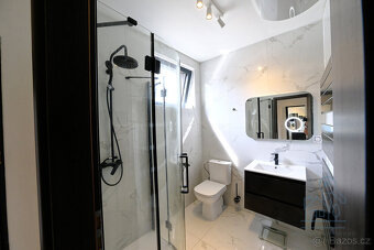 Prodej luxusního apartmánu s terasou a výhledem na vodu – Sl - 7