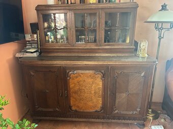 Set starožitného nábytku a hodiny pendlovky Suchý - 7