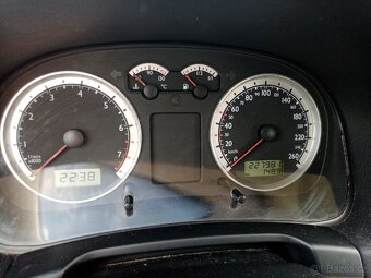 Volkswagen Golf IV 1,6 16V Edition 75kW r.v 3/2003 - 7