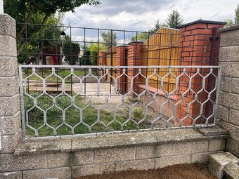 Branka s bránou + plot 4 kusy barva šedá materiál kov - 7