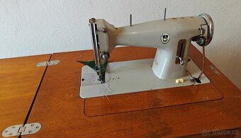 2x šicí stroj daruji za odvoz - 7