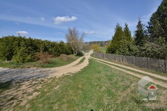 Nabízíme na prodej stavební pozemek v rekreační oblasti obce - 7