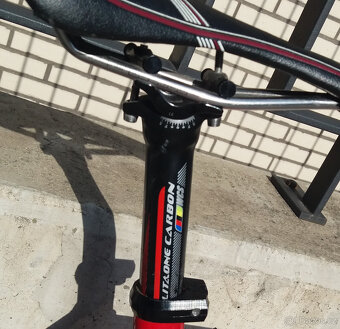 Hmotnost jen 9,5 kg , Carbon sedlovka + Karbon řidítka - 7