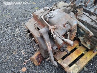 ZETOR 7045 díly (motor,převodovka,kabina a td.) - 7