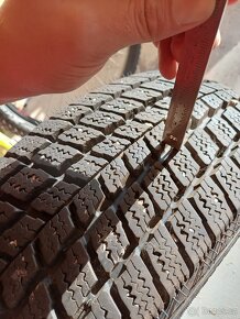 225/60R17 zimní - 7
