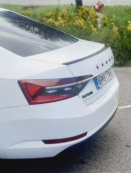 SKODA SUPERB 3 spoiler kridlo lipko na kufor - 7