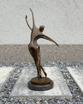Bronzová socha Tančící pár moderní umělecká dekorace a dárek - 7